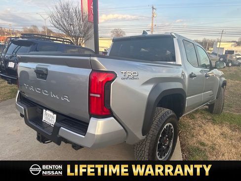 Used 2024 Toyota Tacoma TRD Off-Road image 8