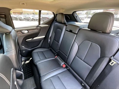 Used 2021 Volvo XC40 T5 Momentum w/ Climate Package AWD/4WD image 28