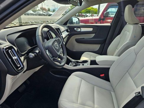 Used 2019 Volvo XC40 T5 Momentum image 24