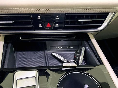 Used 2024 Volkswagen Atlas SE image 16