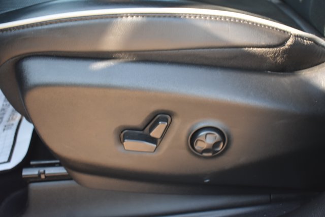 Used 2025 Chrysler Pacifica Limited FWD image 14