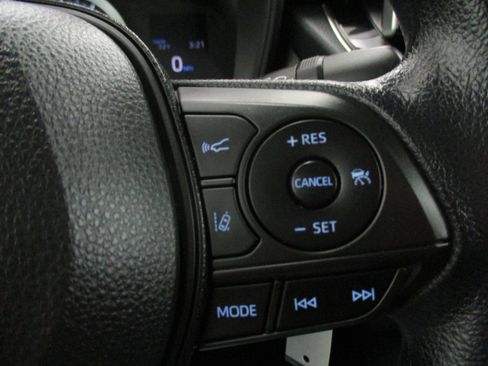 Used 2021 Toyota Corolla LE image 21