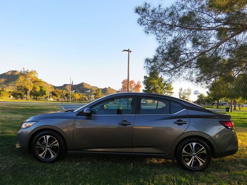 Used 2022 Nissan Sentra SV image 3