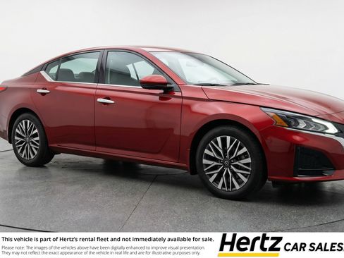 Used 2025 Nissan Altima 2.5 SV image 1