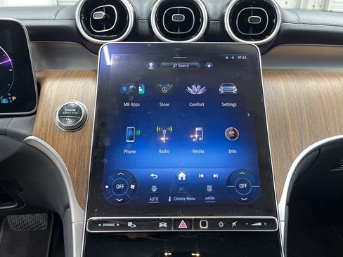 Used 2024 Mercedes-Benz GLC 300 image 23