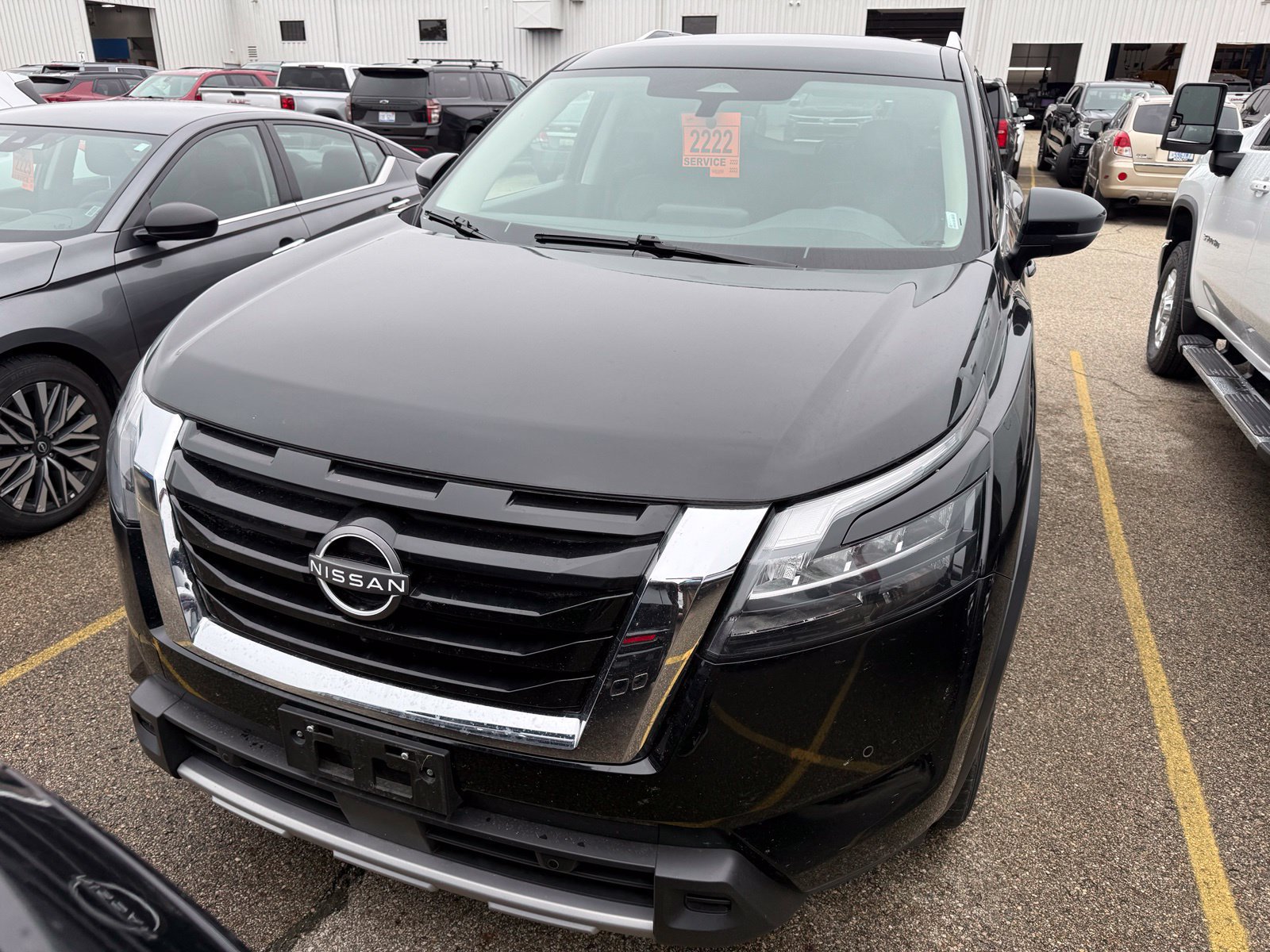 Used 2025 Nissan Pathfinder SL AWD/4WD image 6