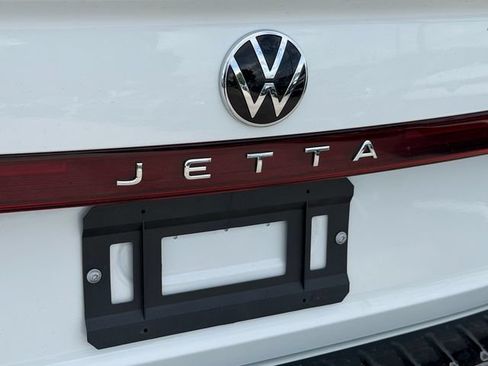 New 2026 Volkswagen Jetta SE FWD image 9