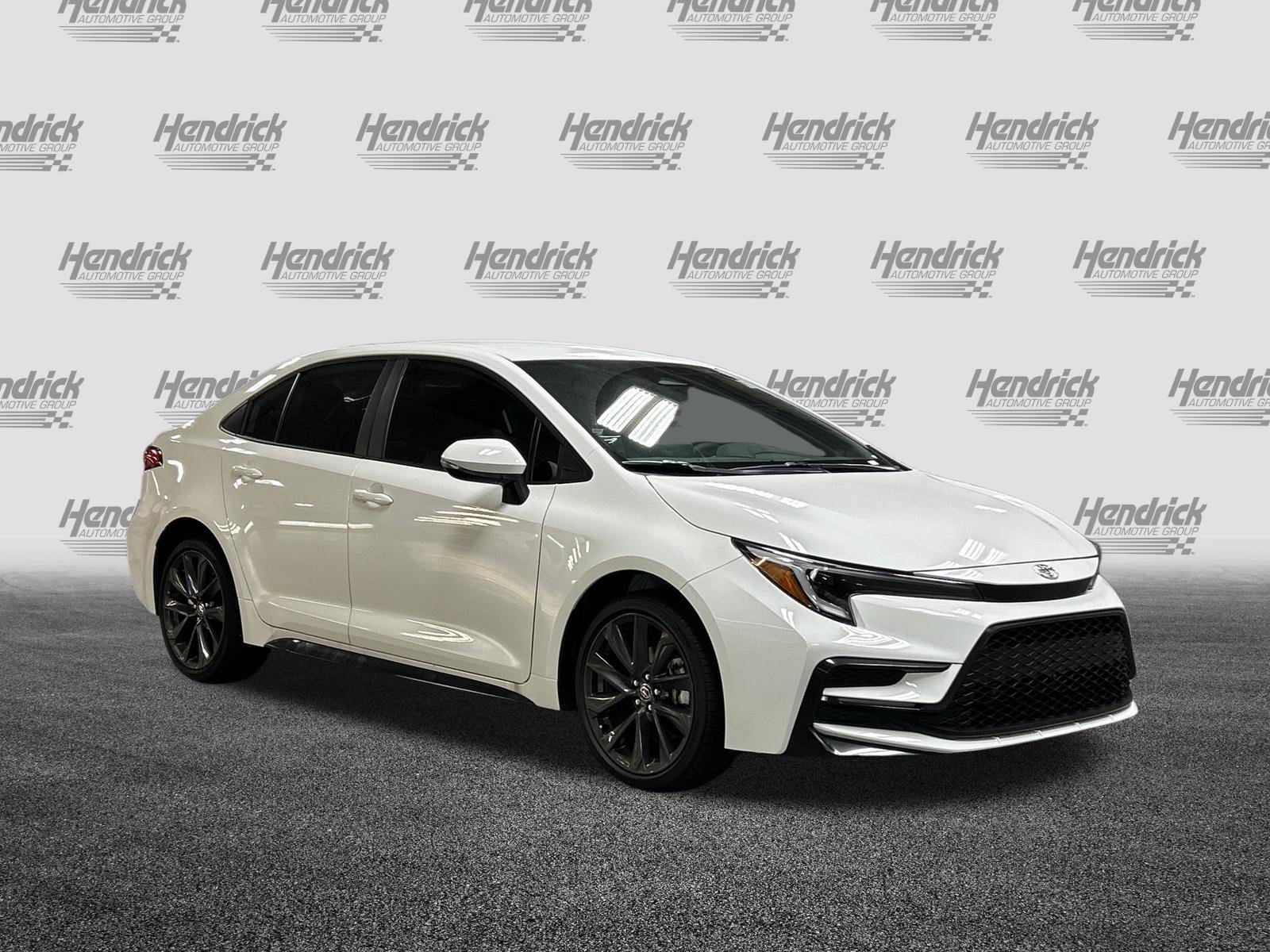 Used 2026 Toyota Corolla SE FWD image 2