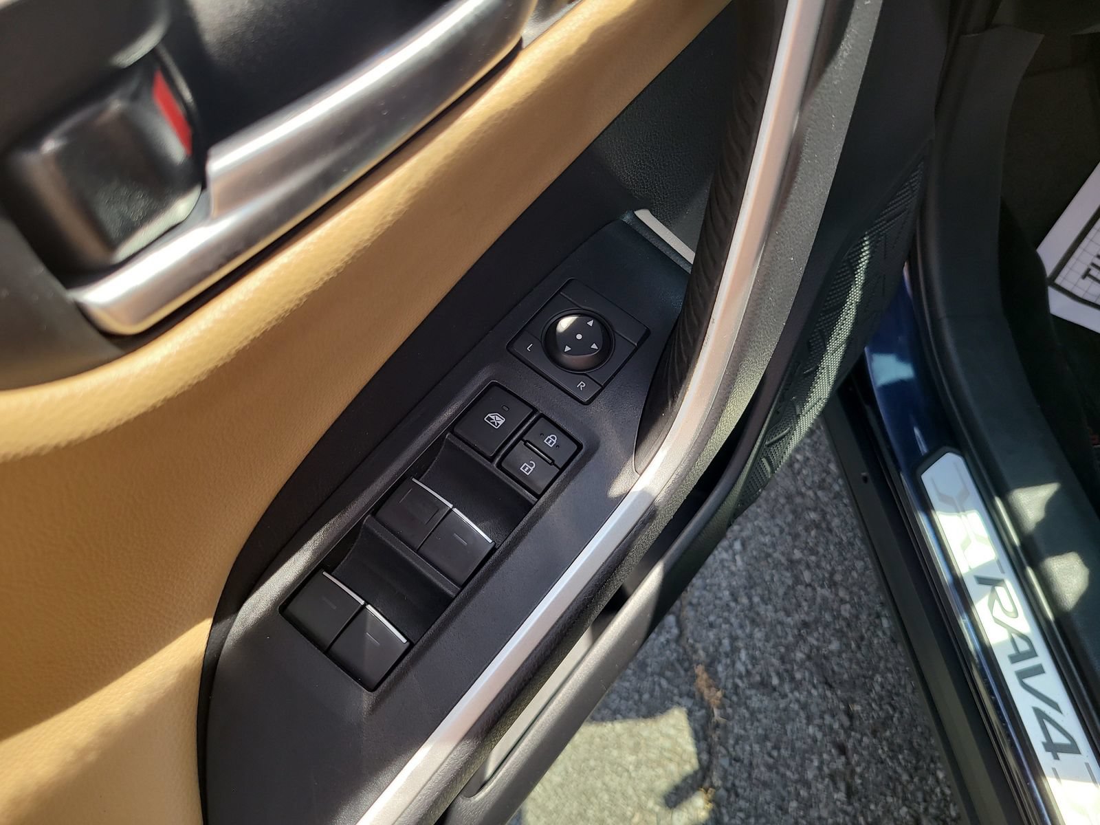 Used 2023 Toyota RAV4 Limited AWD/4WD image 11