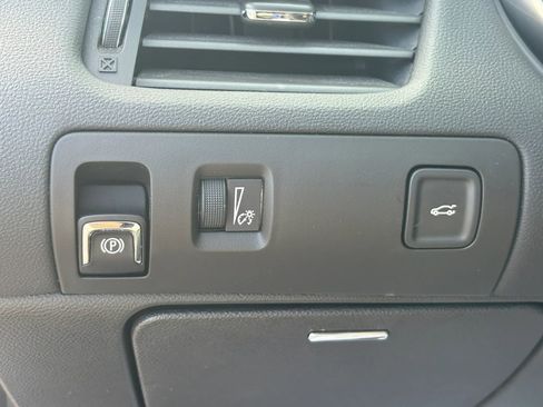 Used 2018 Chevrolet Impala LS FWD image 33