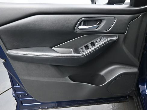 Used 2025 Nissan Rogue SV image 24