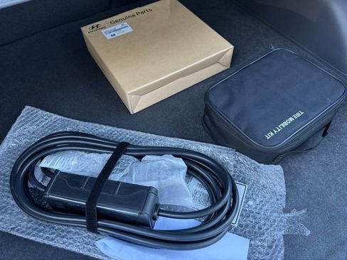 Used 2025 Hyundai Ioniq 5 Limited image 11