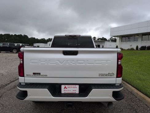 Used 2022 Chevrolet Silverado 2500 High Country w/ Z71 Off-Road Package image 3