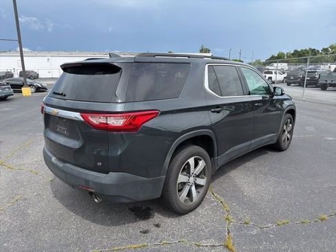 Used 2021 Chevrolet Traverse LT w/ LT Premium Package FWD image 3