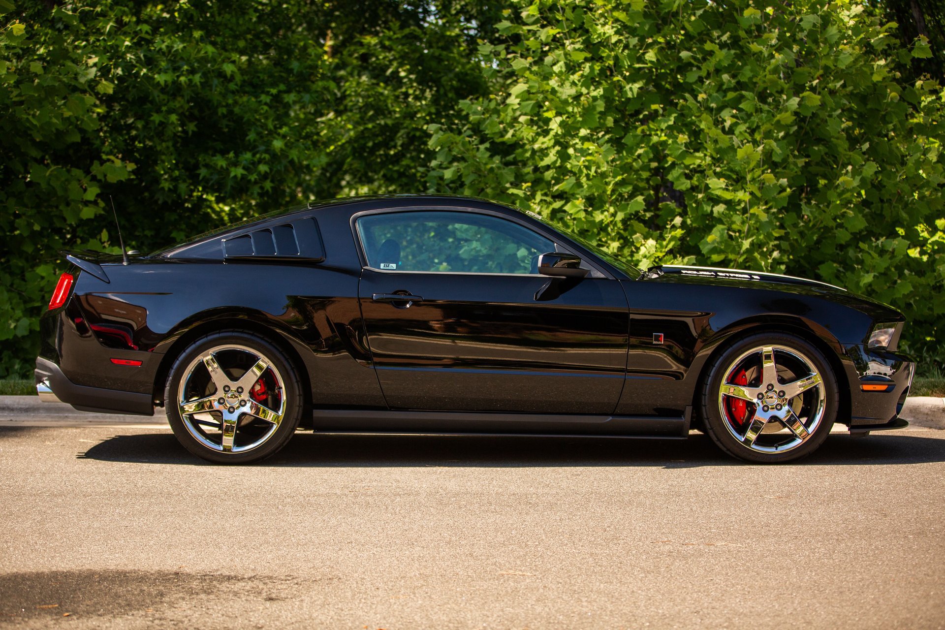 Used 2010 Ford Mustang GT RWD image 9