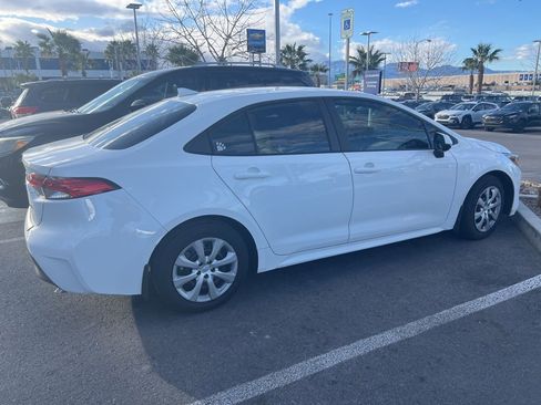 Used 2025 Toyota Corolla LE w/ Convenience Package image 32