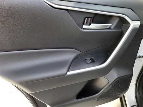 Used 2025 Toyota RAV4 XLE image 36