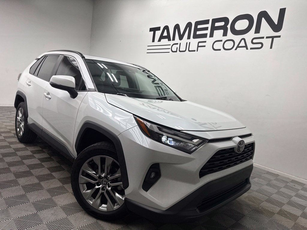 Used 2023 Toyota RAV4 XLE Premium FWD image 4