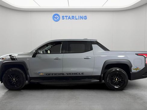 Used 2025 Chevrolet Silverado EV LT image 3