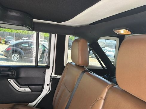 Used 2015 Jeep Wrangler Unlimited Sahara w/ Mopar Chrome Edition Group AWD/4WD image 28