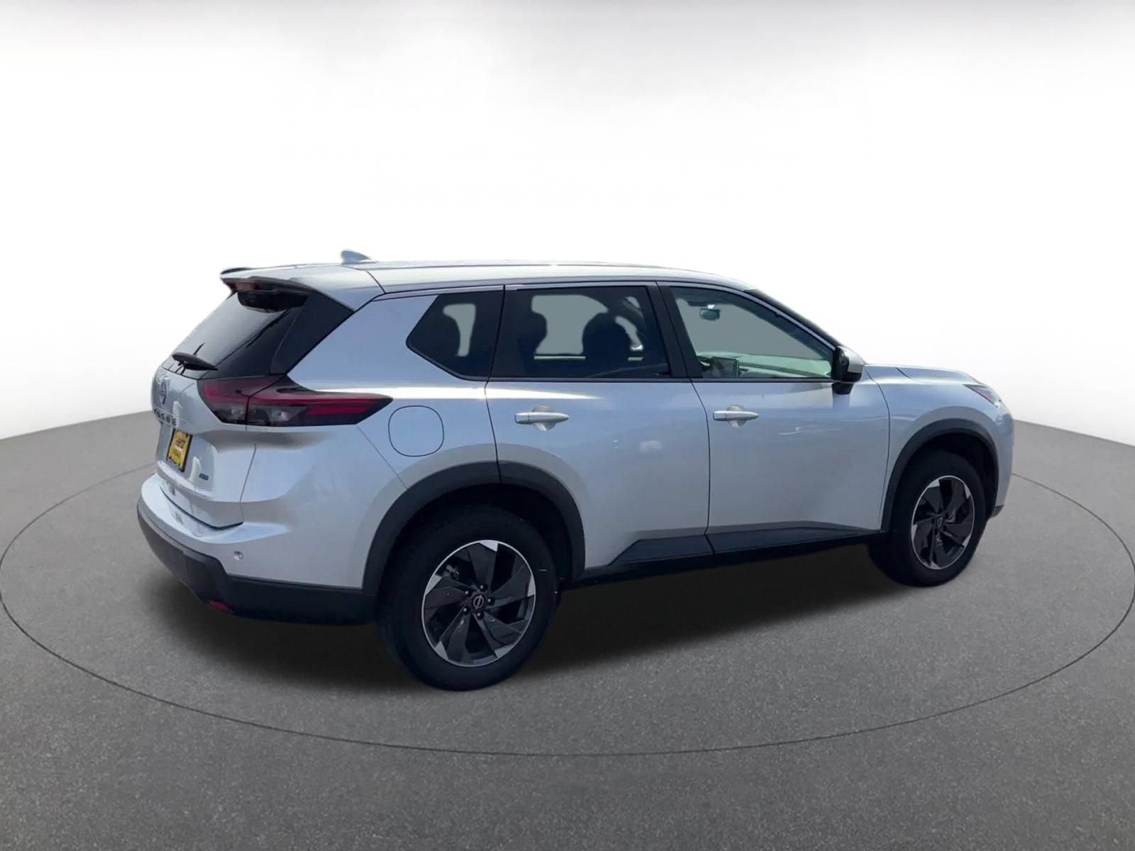Used 2025 Nissan Rogue SV AWD/4WD image 14