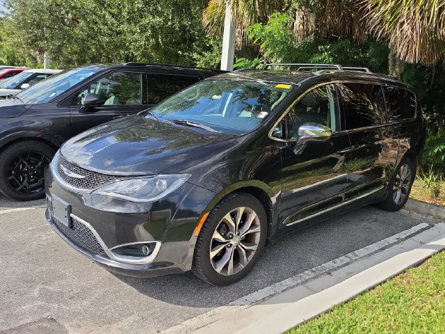 Used 2019 Chrysler Pacifica Limited w/ Tire & Wheel Group FWD image 3