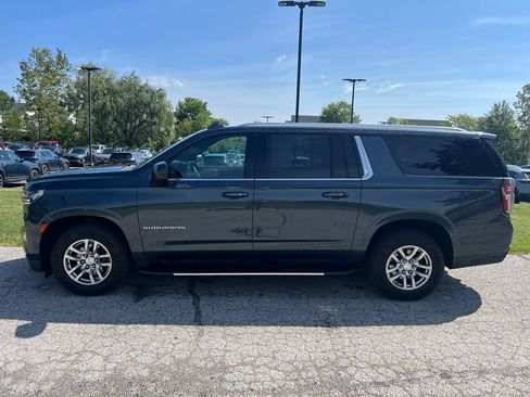 Used 2021 Chevrolet Suburban LT RWD image 2
