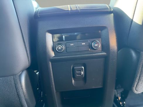 Used 2023 Chevrolet Traverse LT image 15