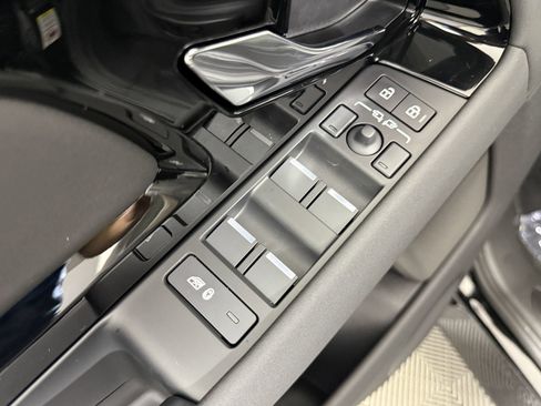 Used 2026 Land Rover Range Rover Evoque S AWD/4WD image 11