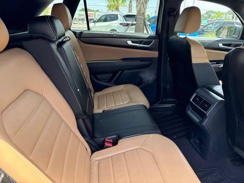 Certified 2024 Volkswagen Atlas Cross Sport SEL R-Line AWD/4WD image 11