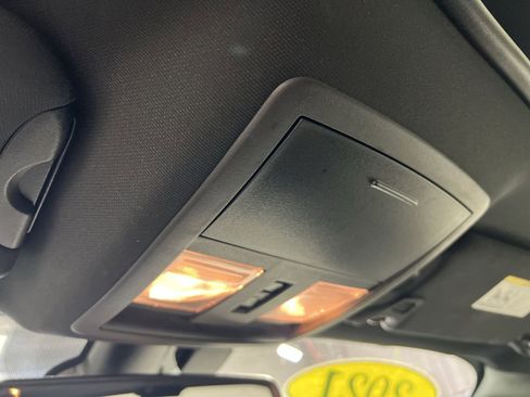 Used 2021 Dodge Challenger SXT image 33