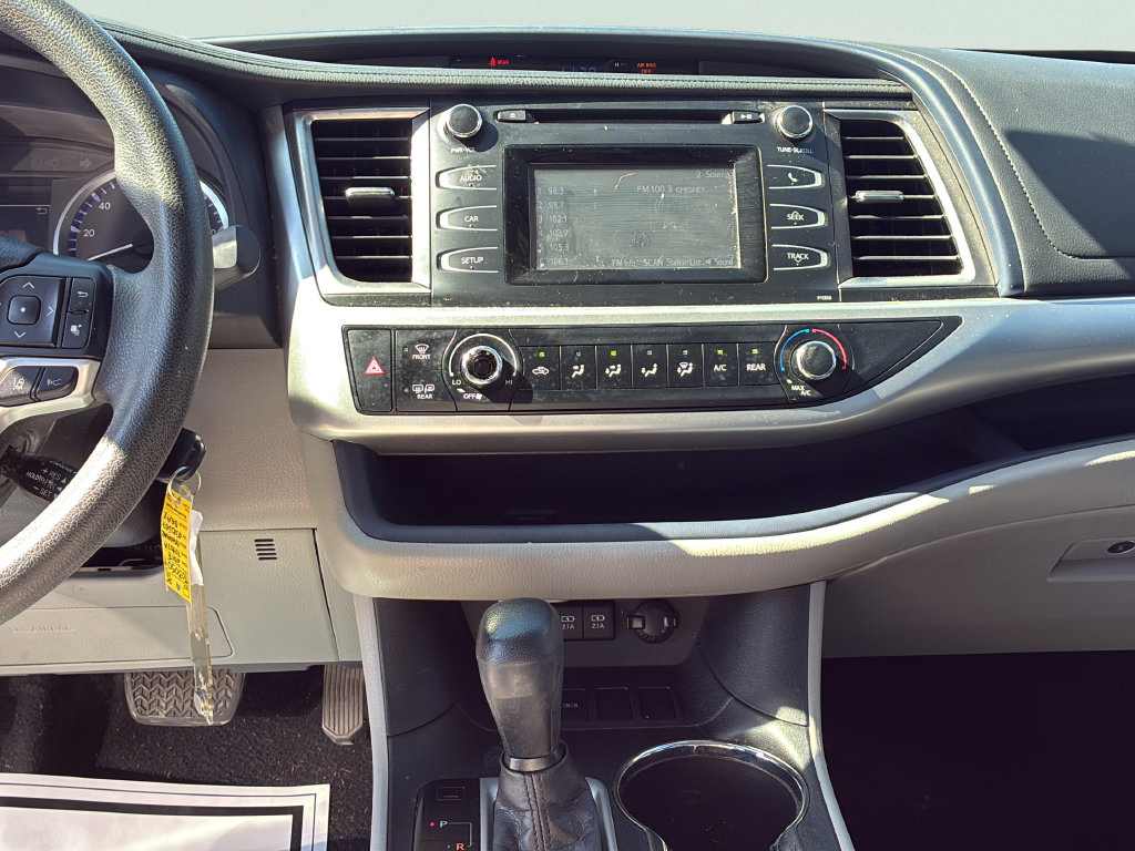 Used 2017 Toyota Highlander LE FWD image 21