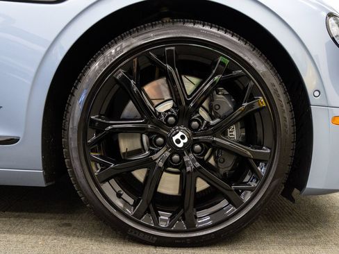 Used 2024 Bentley Flying Spur Plug-In Hybrid AWD/4WD image 26