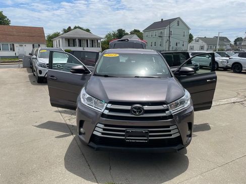 Used 2019 Toyota Highlander Plus AWD/4WD image 29