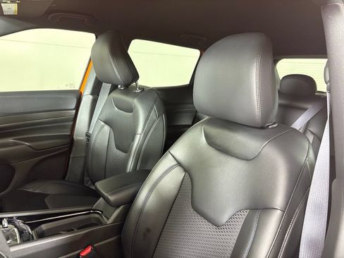 New 2026 Jeep Compass Latitude AWD/4WD image 18