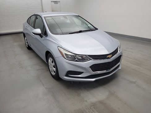 Used 2018 Chevrolet Cruze LS FWD image 13