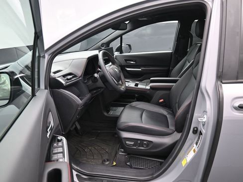 Used 2025 Toyota Sienna XSE image 9