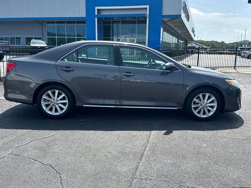 Used 2012 Toyota Camry XLE w/ Leather Pkg FWD image 5