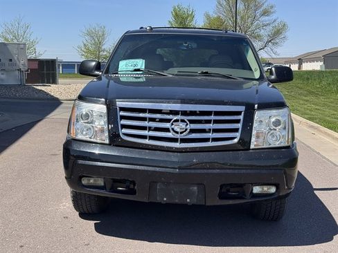Used 2005 Cadillac Escalade AWD image 2