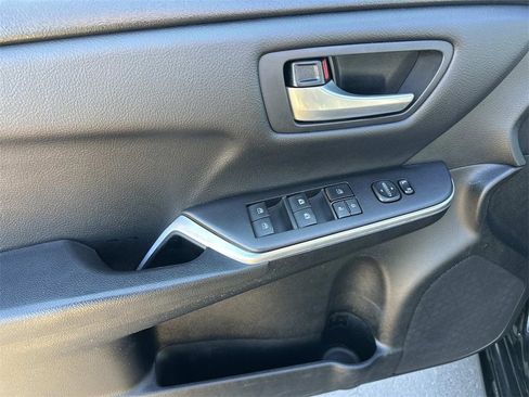 Used 2017 Toyota Camry LE image 15