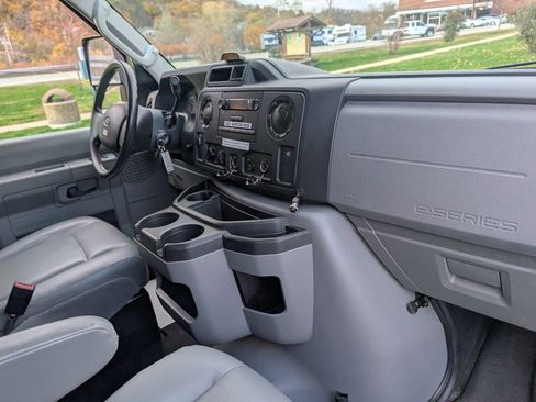 Used 2019 Ford E-450 and Econoline 450 Super Duty w/ Power Windows & Locks Group image 27