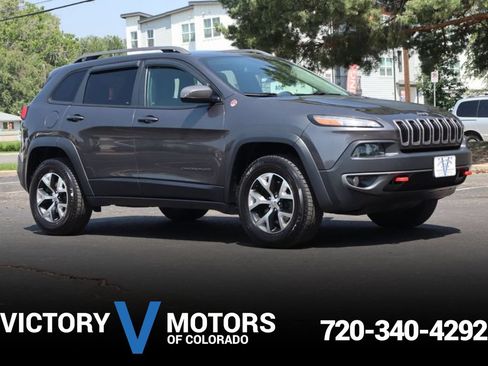 Used 2016 Jeep Cherokee Trailhawk w/ Cold Weather Group AWD/4WD image 1