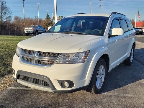 Used 2014 Dodge Journey SXT w/ Flexible Seating Group image 4