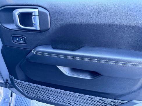 Used 2021 Jeep Wrangler Unlimited Sahara w/ Uconnect 4C Nav & Sound Group image 15