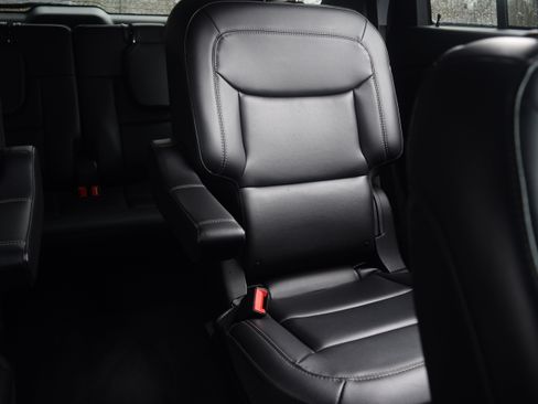 Used 2023 Ford Explorer XLT w/ Equipment Group 202A image 17