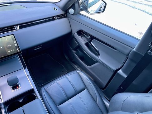 Certified 2024 Land Rover Range Rover Evoque Dynamic SE image 18