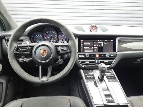 Certified 2026 Porsche Macan GTS AWD/4WD image 8