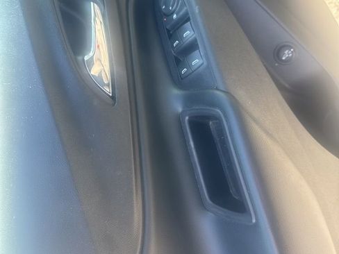 Used 2018 Chevrolet Equinox LT FWD image 16