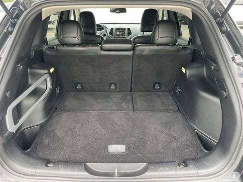 Used 2016 Jeep Cherokee Limited FWD image 9
