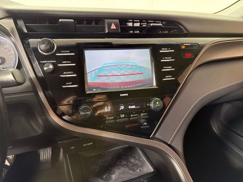 Used 2020 Toyota Camry SE image 16